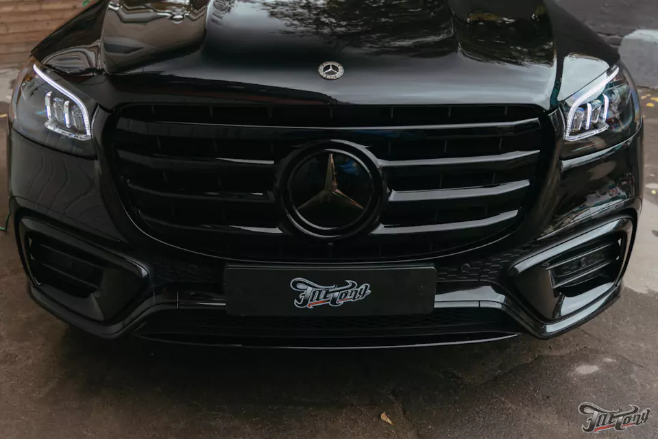 Окрас деталей Mercedes GLS после некачественных работ, оклейка полиуретаном, окрас дисков и суппортов, антихром, комплекс детейлинг-услуг
